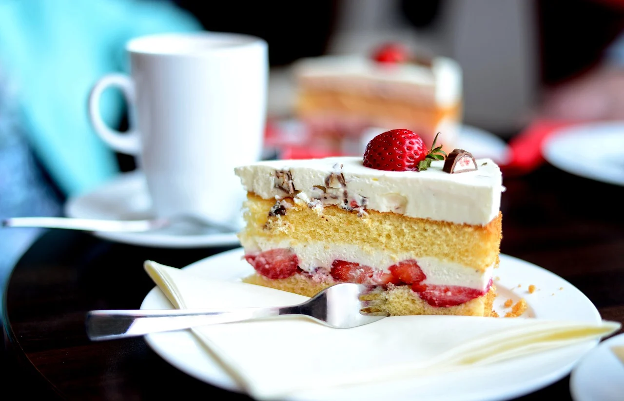 strawberry fluffy cake